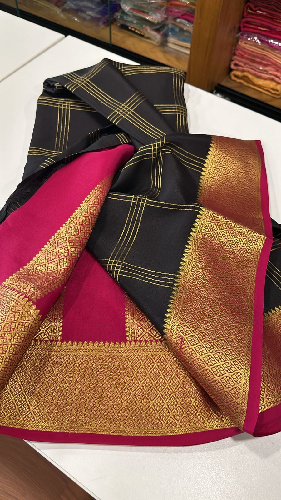 Double line checks pattern with rich Pallu