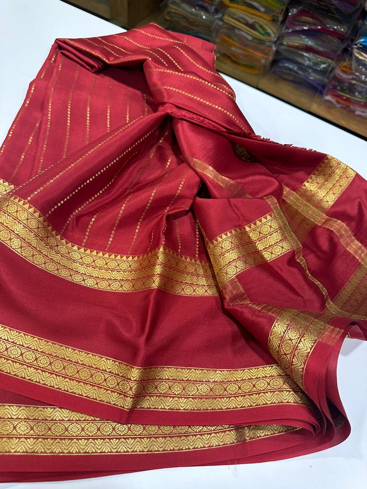 Traditional pattern which comes with beautiful color combination