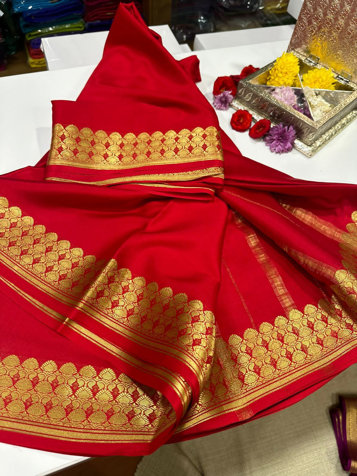 Pure Mysore silk sarees with 100 grm thickness and traditional flower border with beautiful color combinations which comes with elegant colors