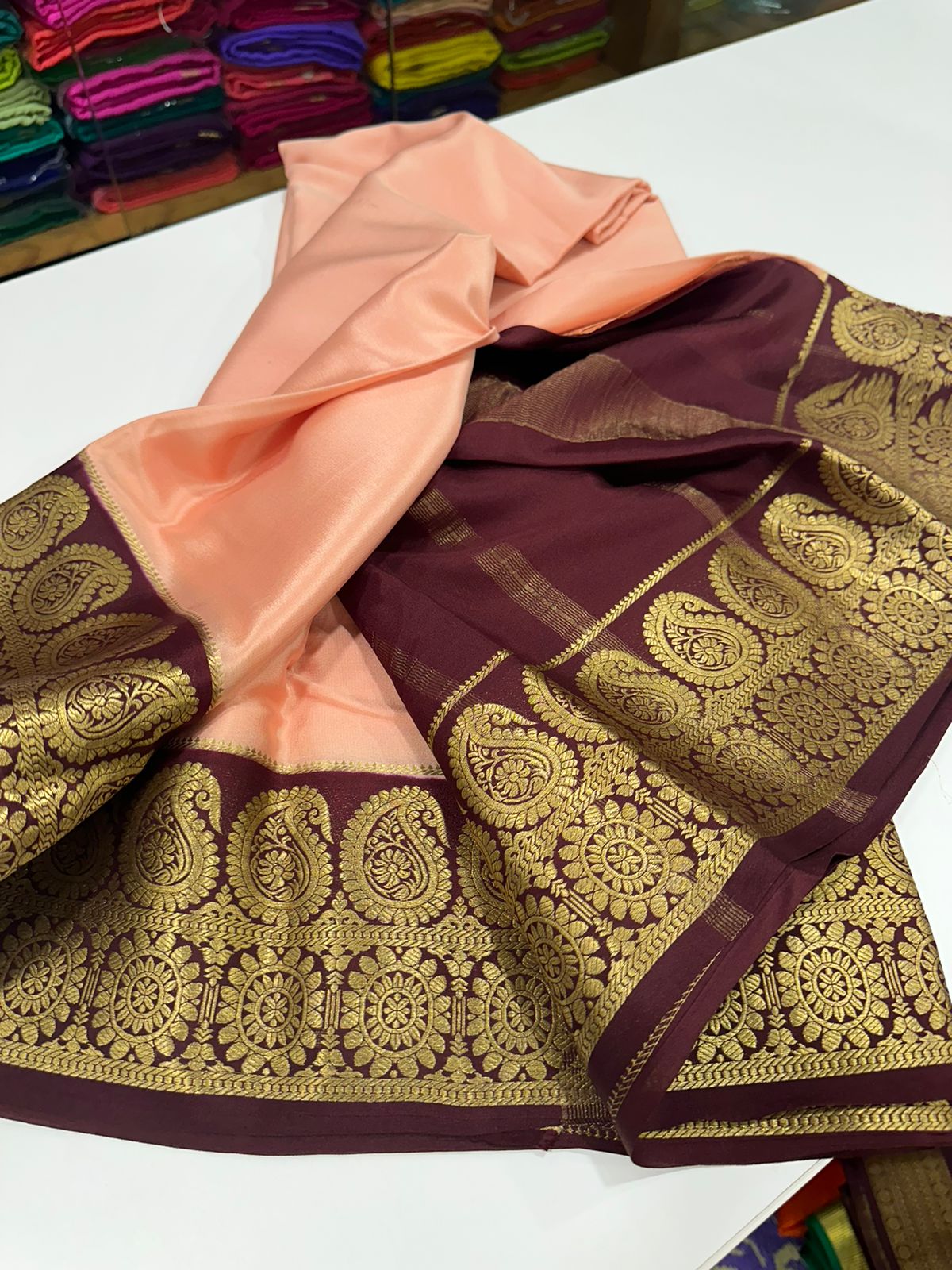 Pure Mysore silk sarees with 120 grm thickness and mango n chakra border with contrast combination which comes with contrast pallu n blouse piece